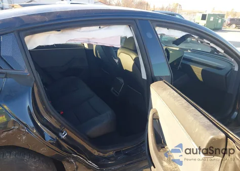 2025 Tesla Model 3 Long Range Rear-Wheel Drive/Standard z USA, uszkodzony, nr VIN 5YJ3E1EA4SF062494